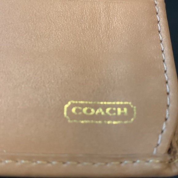 Authentic Coach Wallet Tan - Picture 4 of 6